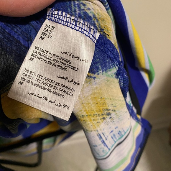 Graphic shirt by JM Collection with metal details at neckline - Picture 5 of 6